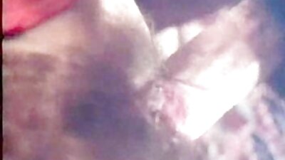 Дружина Мартаса повністю оголена, показуючи свої сиськи porno mama video